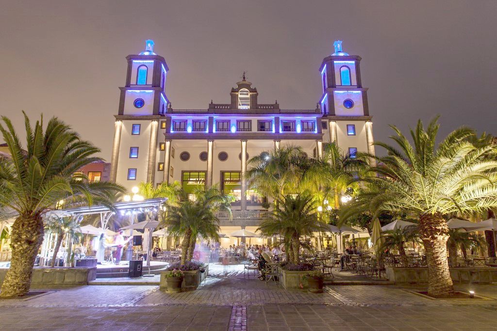 Lopesan Villa Del Conde Resort & Thalasso Meloneras Luaran gambar The hotel at night