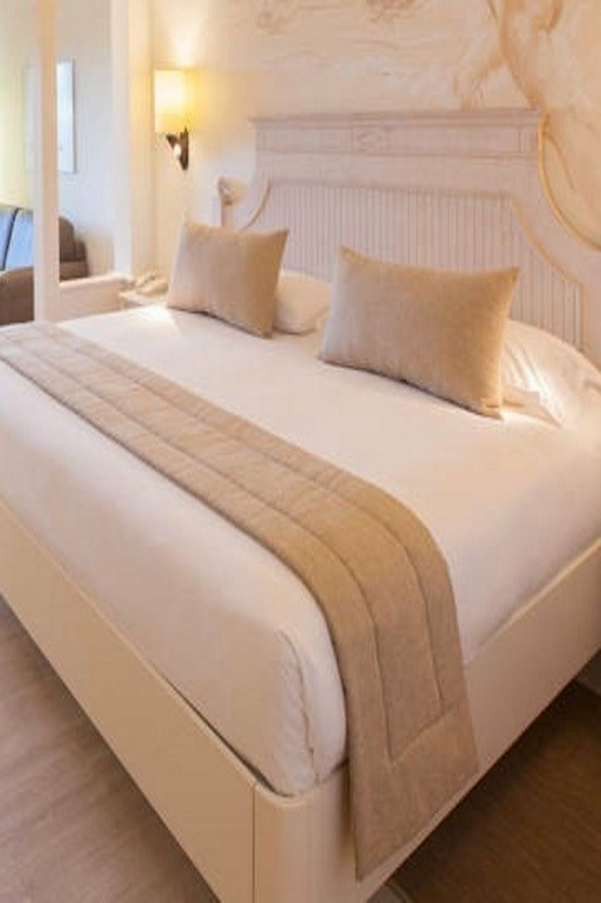 Lopesan Villa Del Conde Resort & Thalasso Meloneras Luaran gambar A bed runner