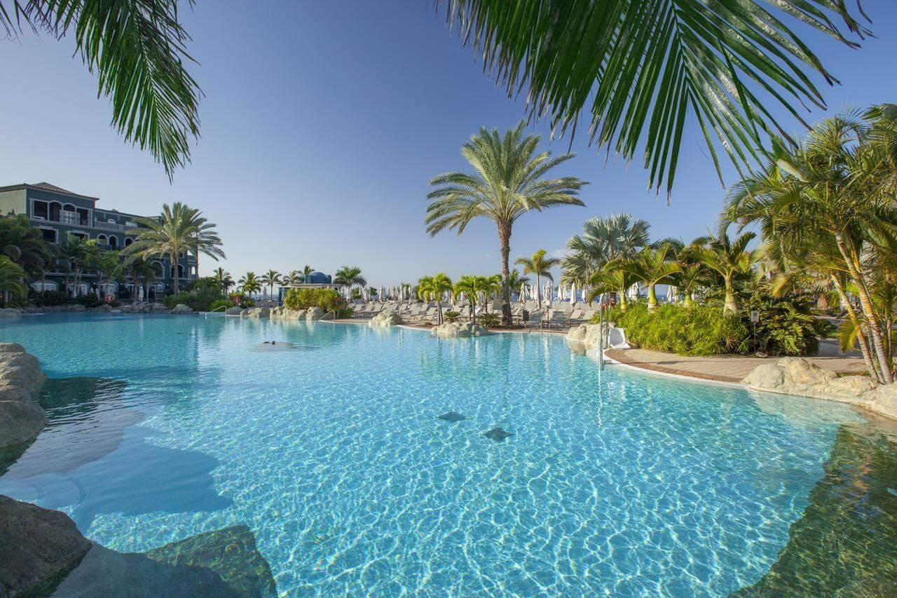 Lopesan Villa Del Conde Resort & Thalasso Meloneras Luaran gambar The swimming pool at the resort